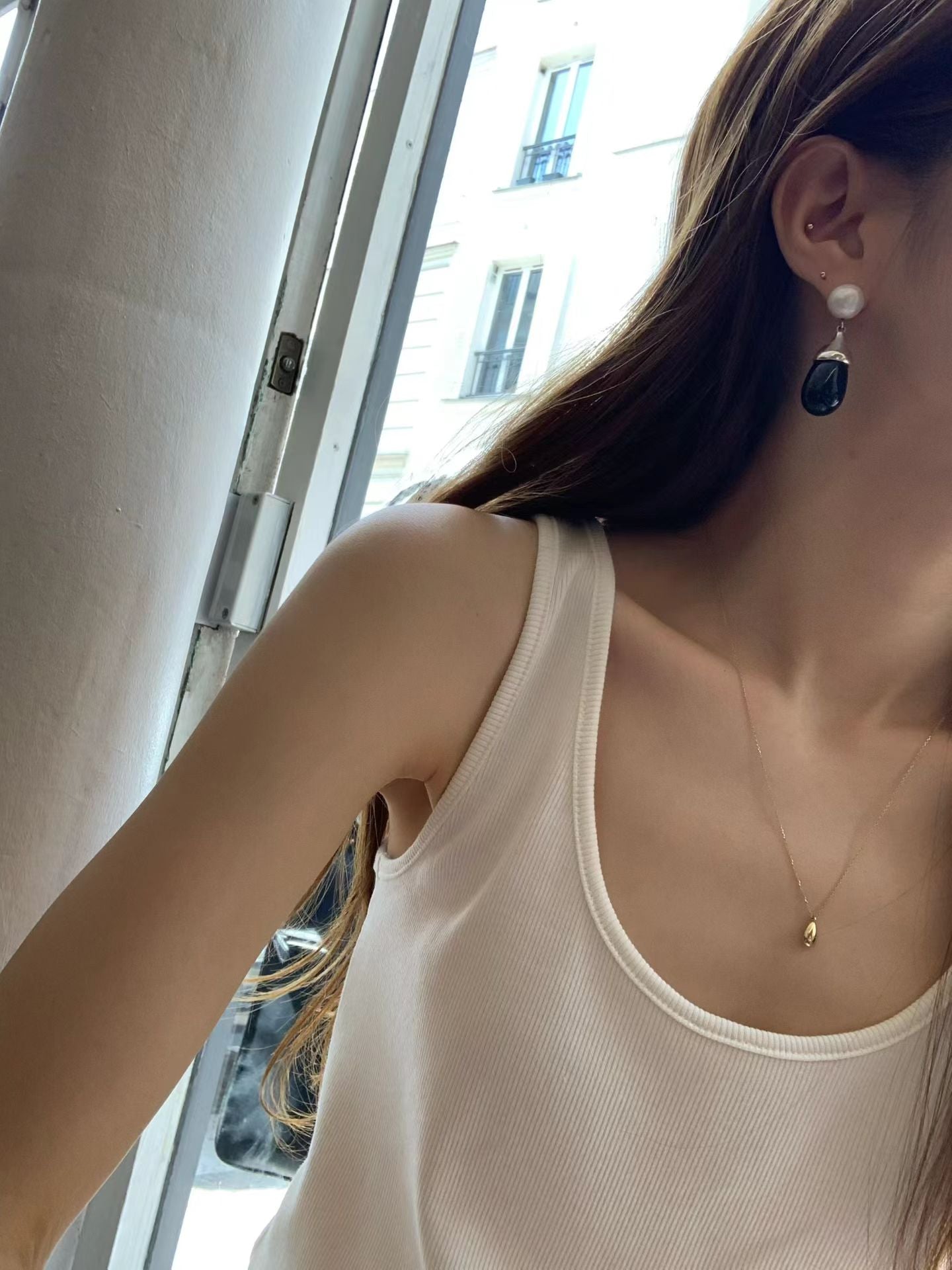 U neck sleeveless tee