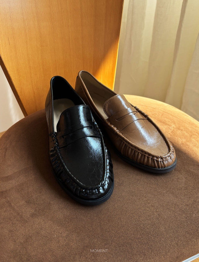 Glossy penny loafer