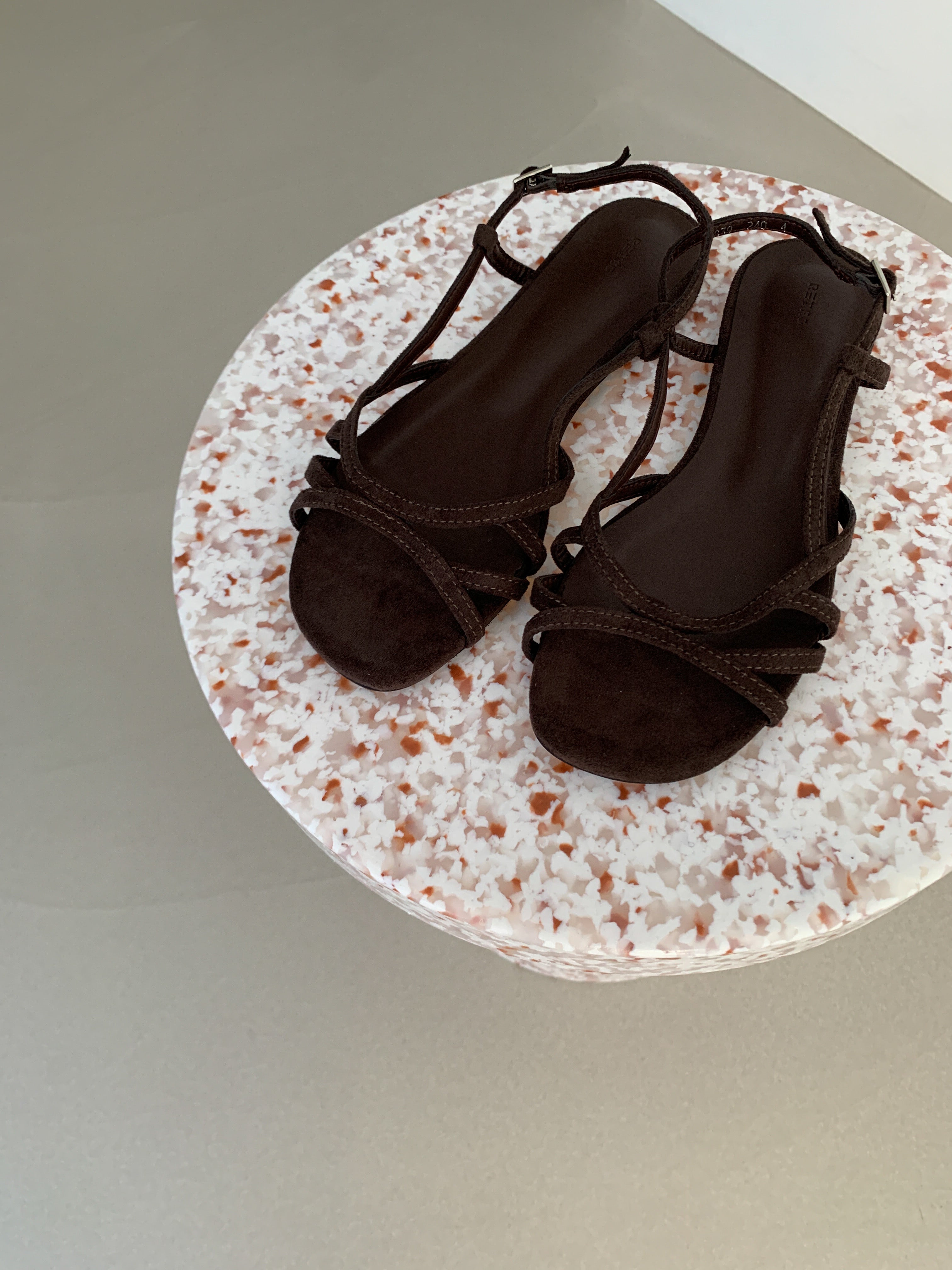 Nuance velvet line sandal