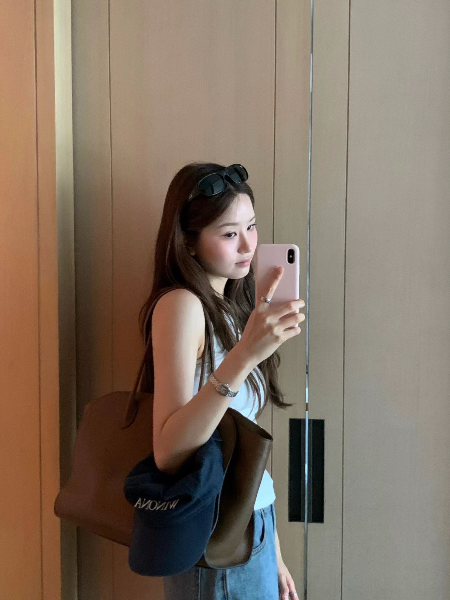 Lady sleeveless tee