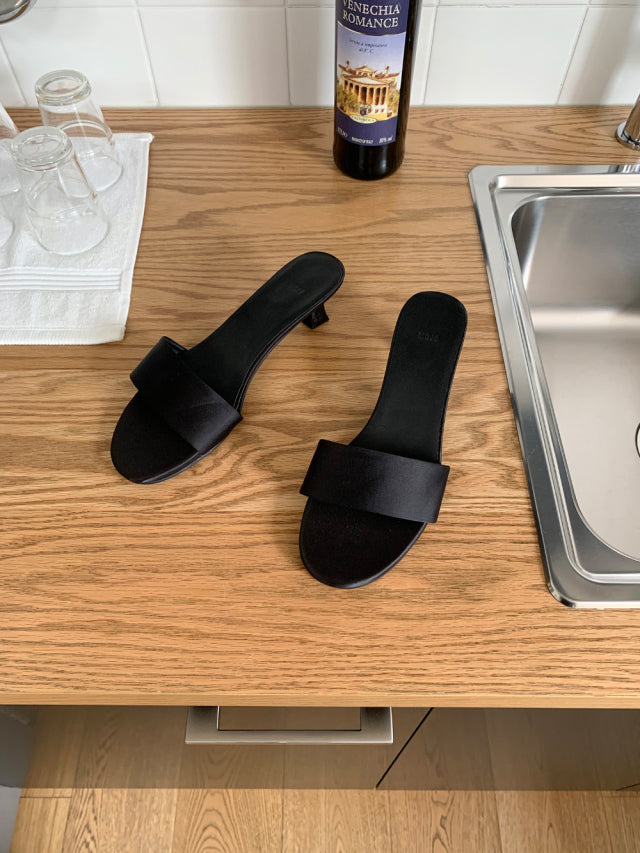 Satin mule