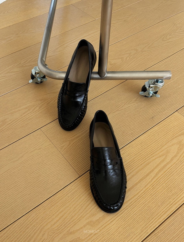 Glossy penny loafer