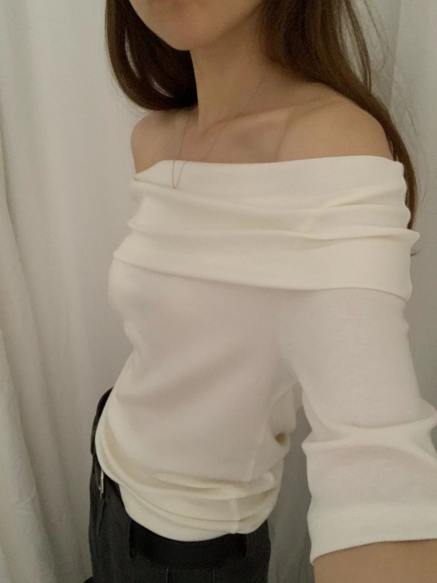 Le off-shoulder tee