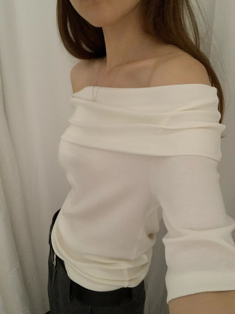 Le off-shoulder tee