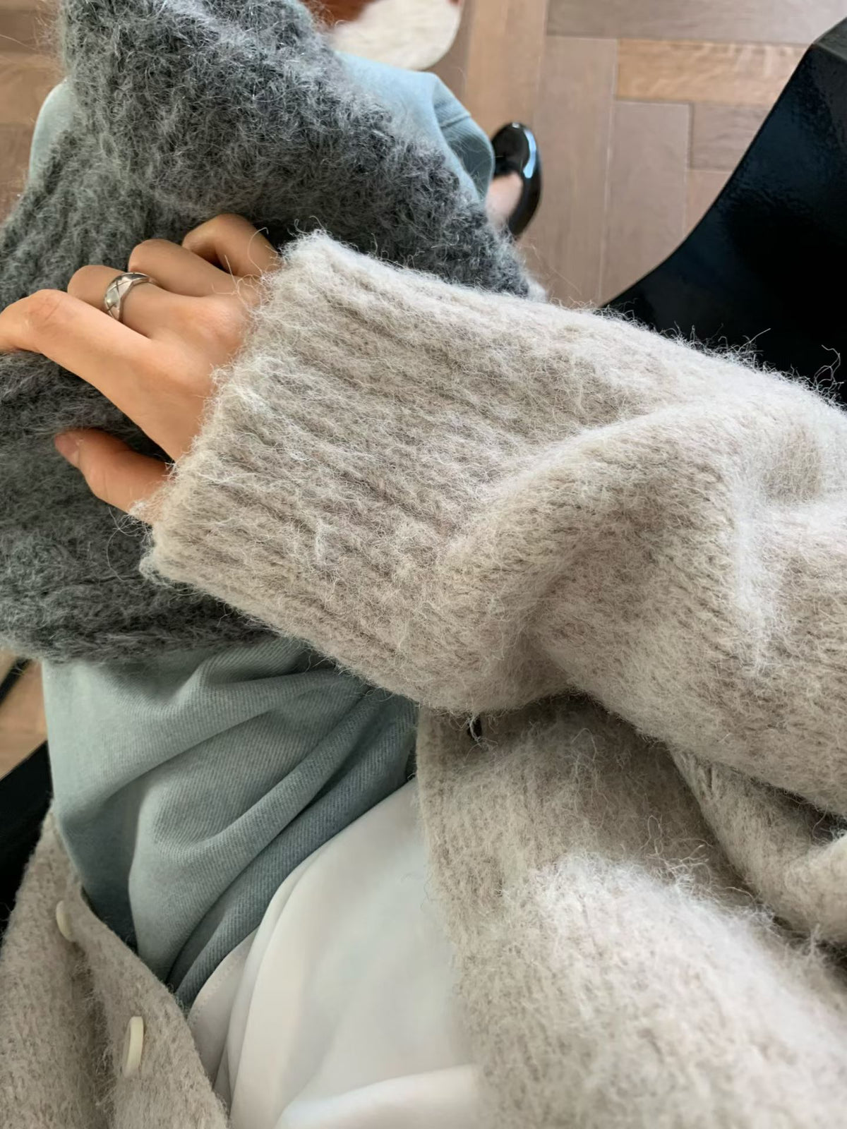 Log brush cardigan
