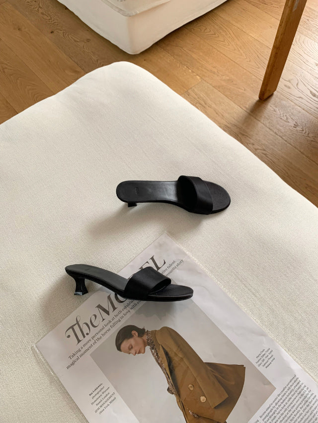 Satin mule