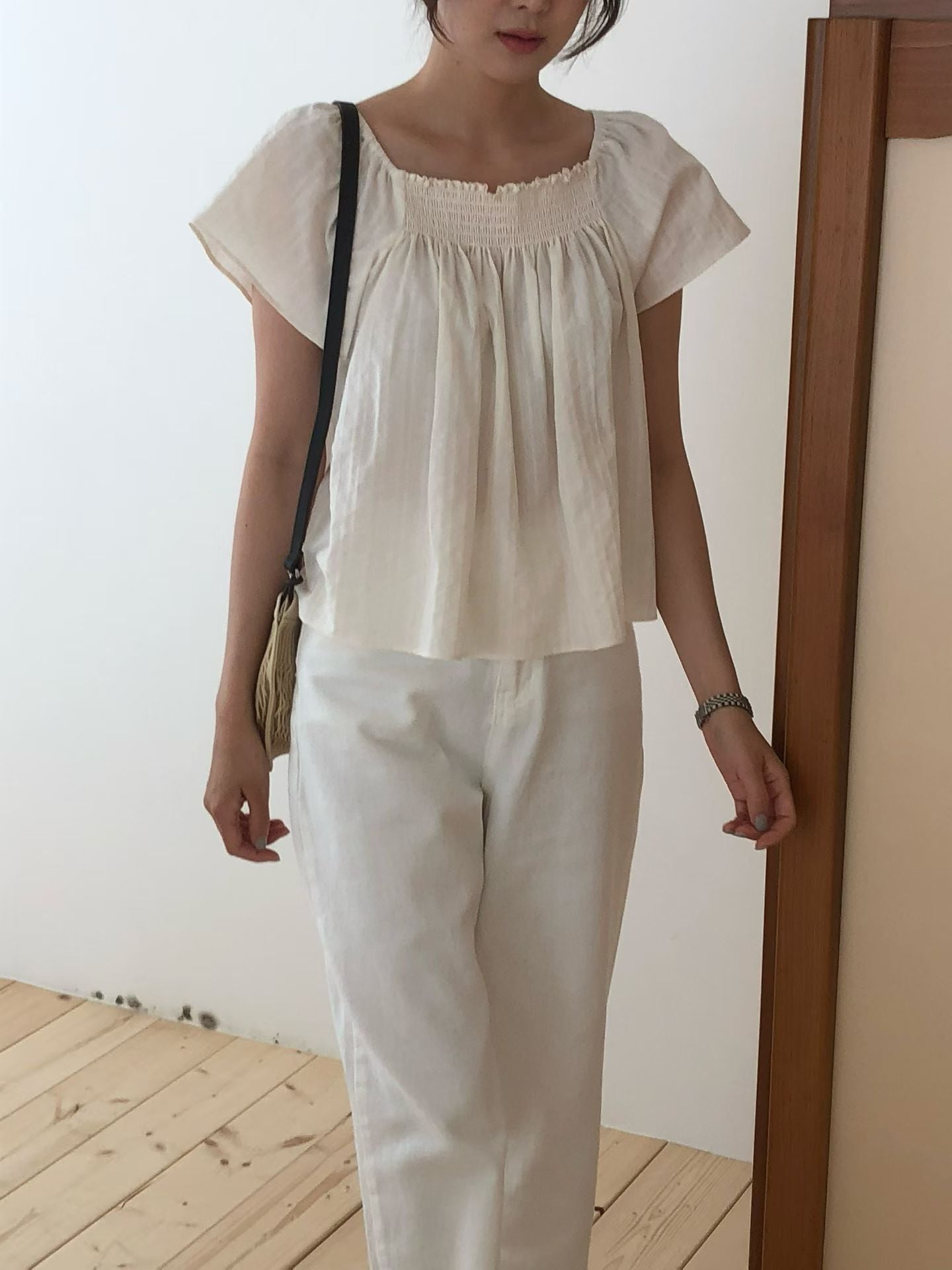 Shell shrring blouse