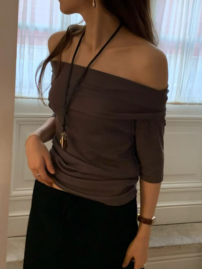 Le off-shoulder tee
