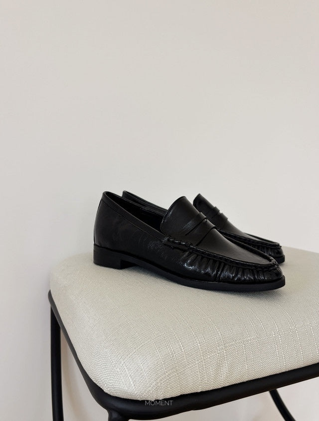 Glossy penny loafer