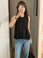 Round pleats sleeveless