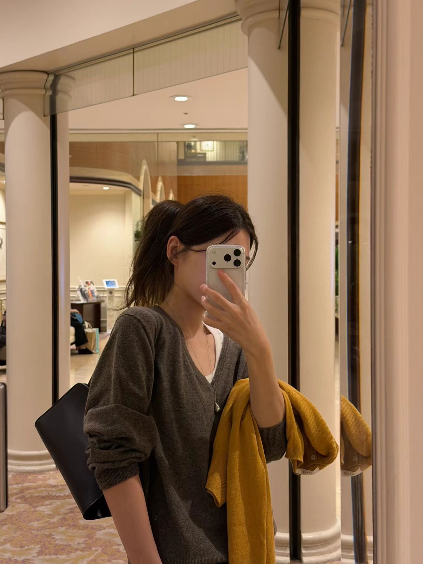 Ain v wholegarment knit