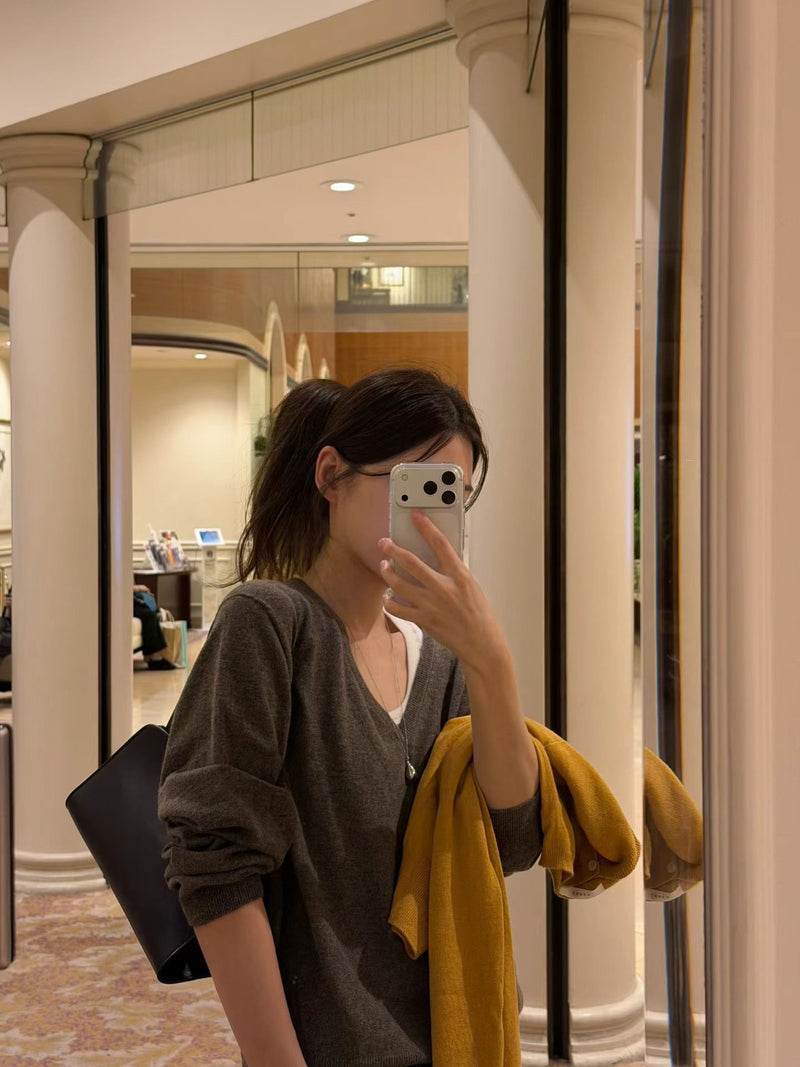 Ain v wholegarment knit
