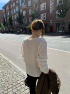Lea v knit