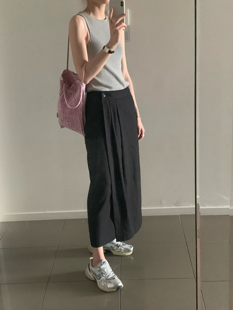 Low knit sleeveless
