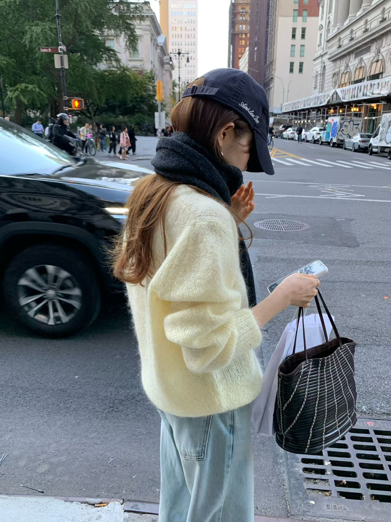 Roan mohair round knit