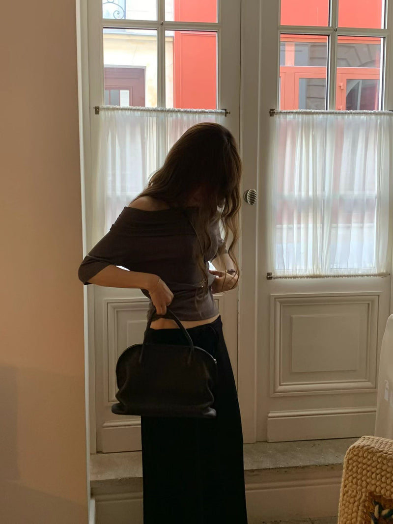 Le off-shoulder tee