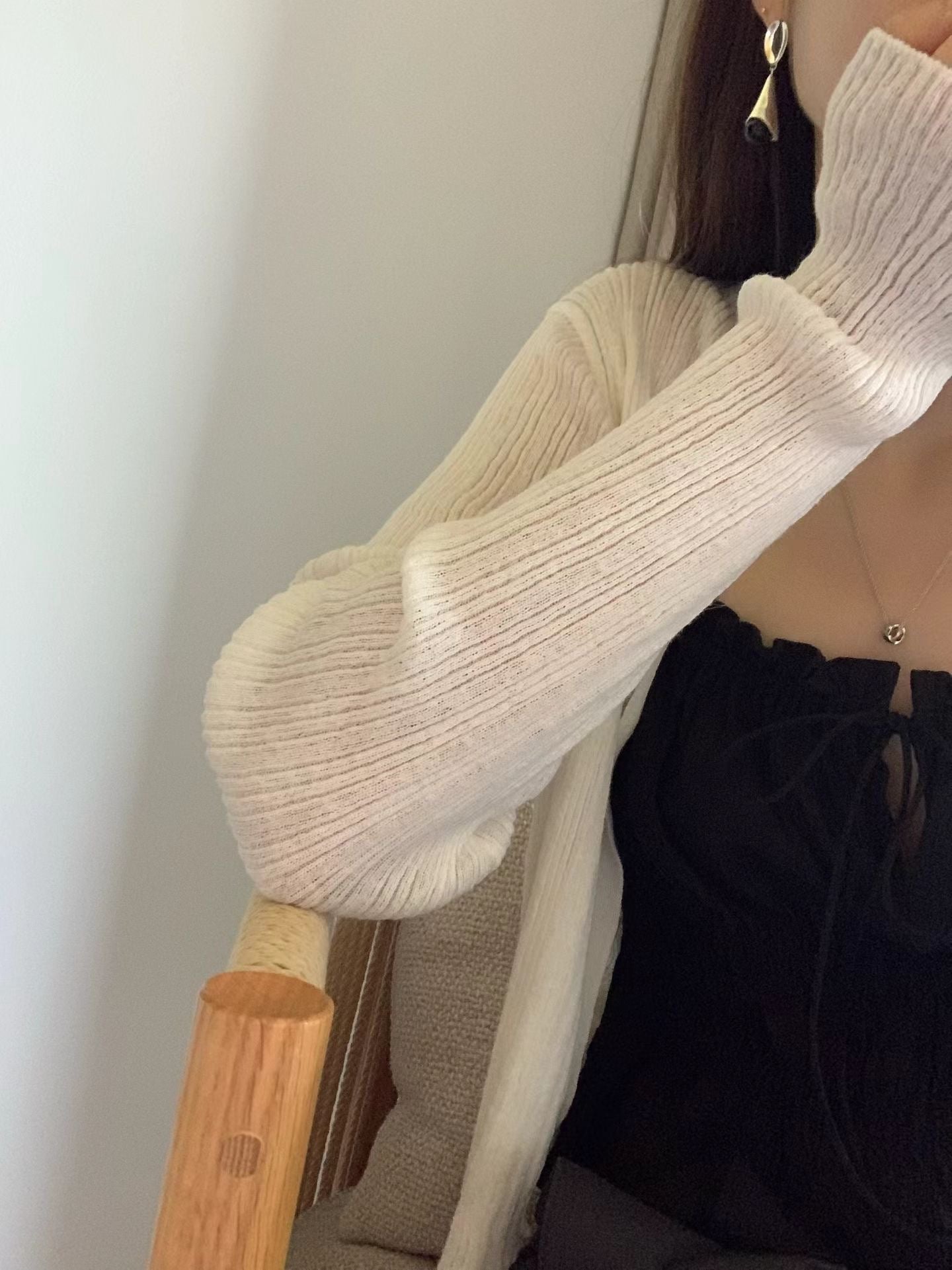 Ecru golgi v cardigan