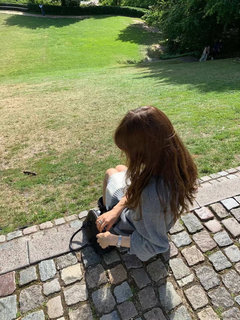 Moment v knit