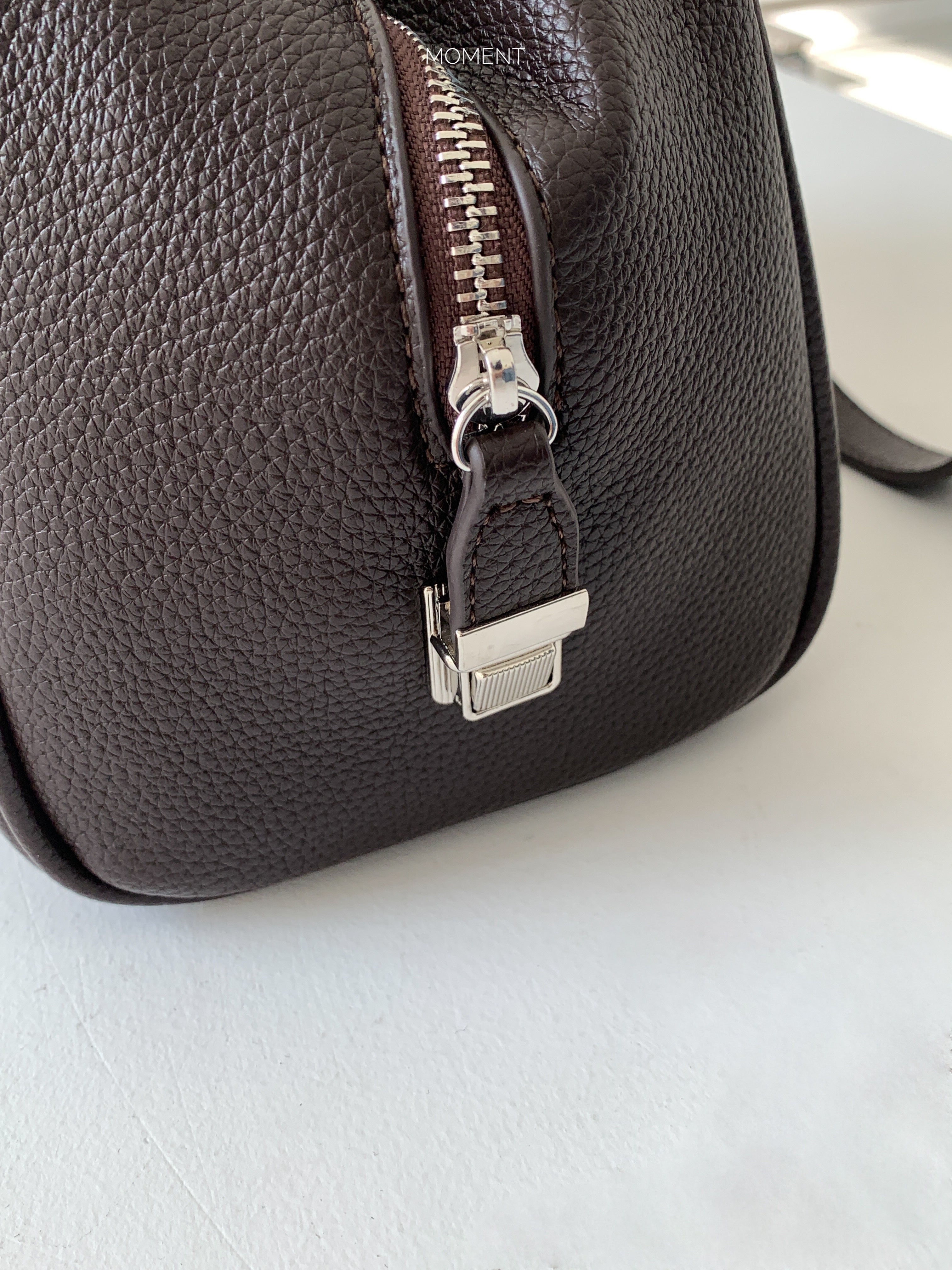 Bow shoulder bag