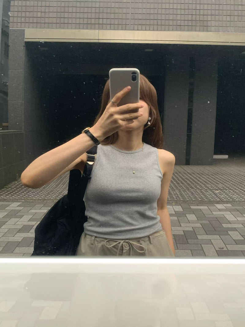 Lady sleeveless tee