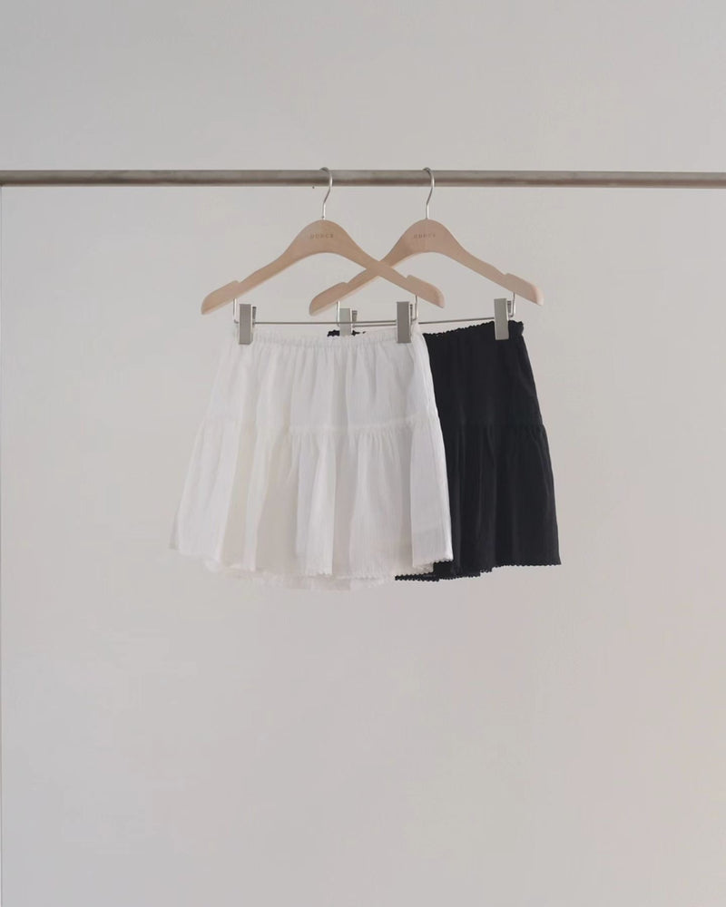 Trimming lace skirt