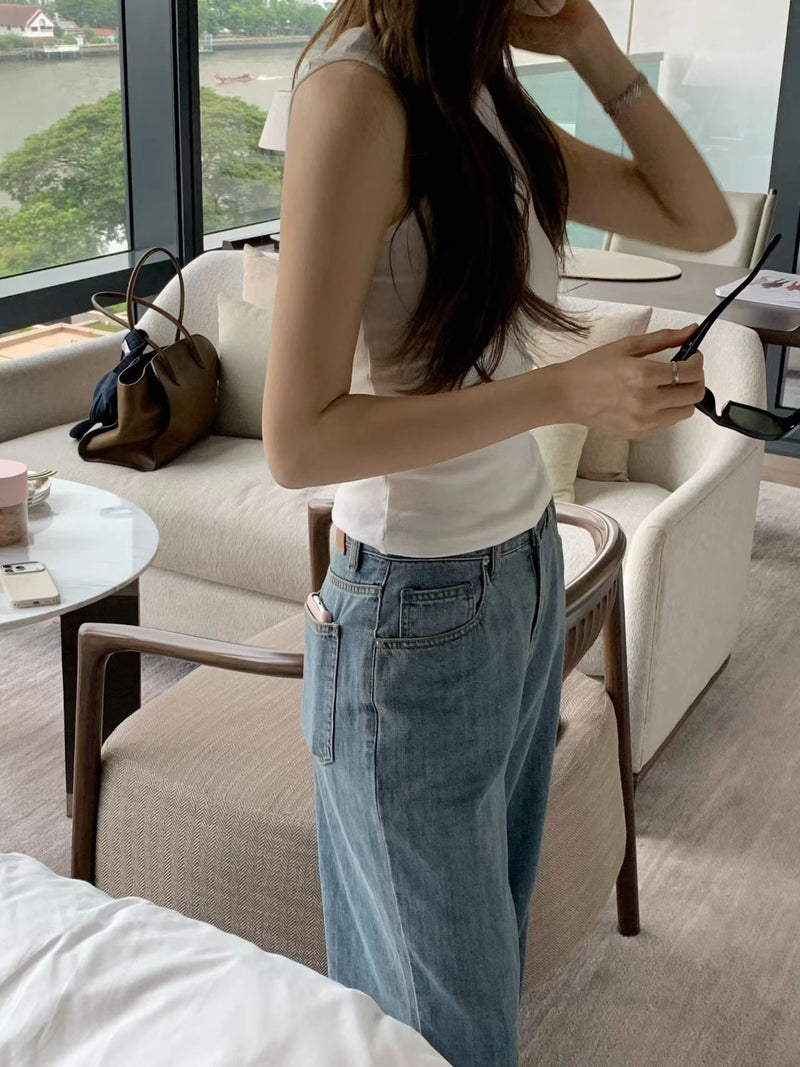 Lady sleeveless tee
