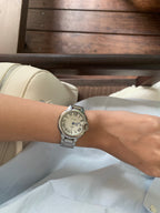 Classic round day watch