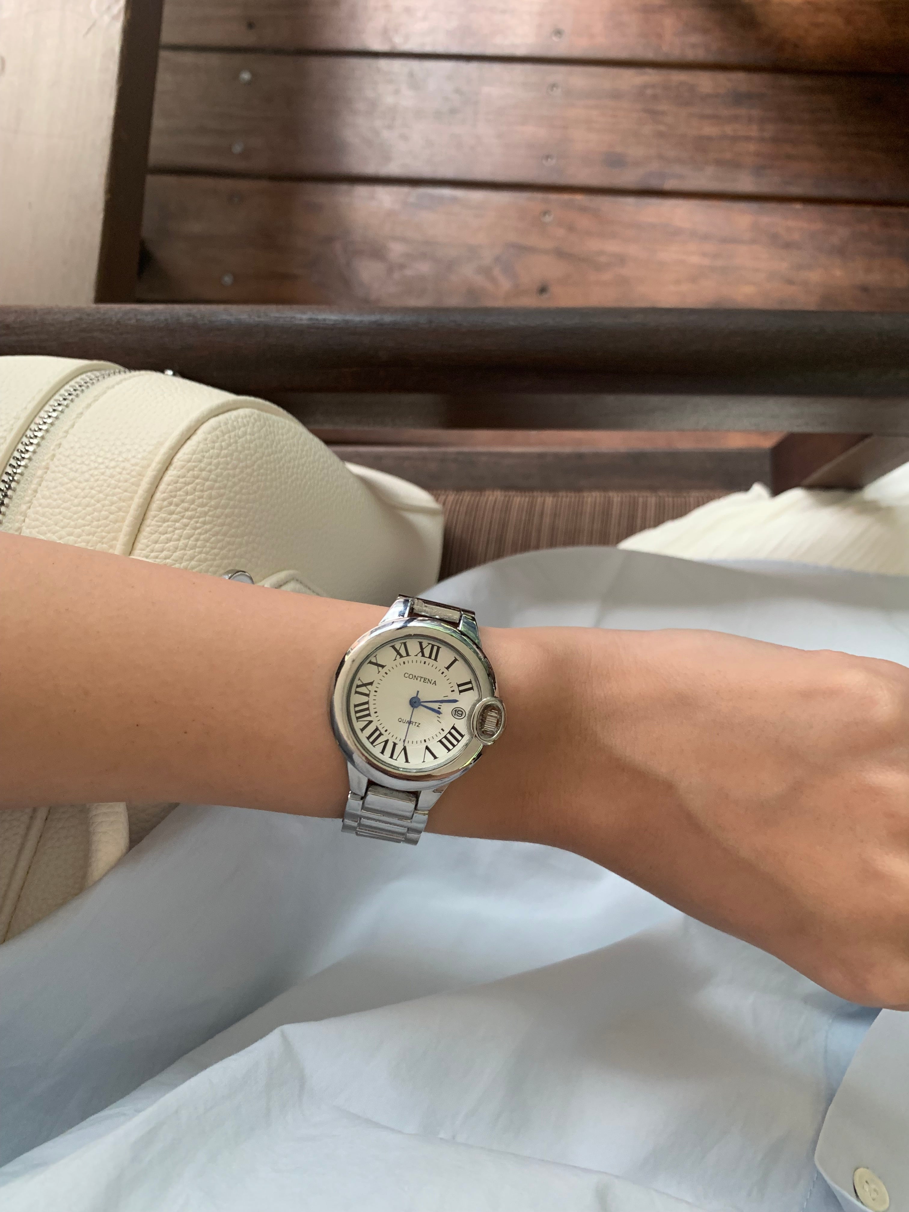 Classic round day watch