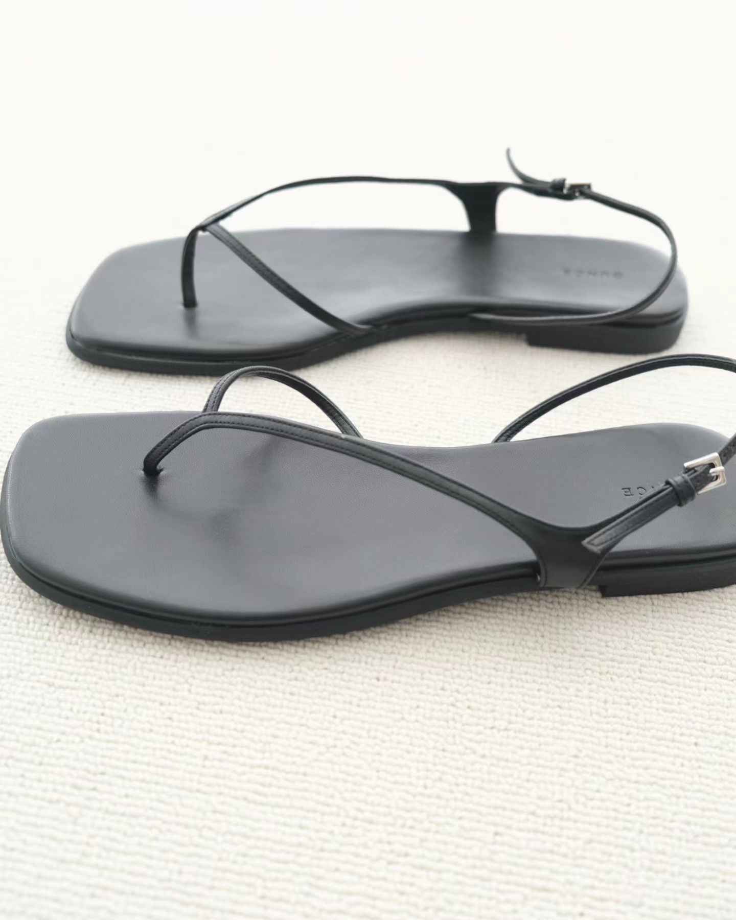 Mono strap sandal