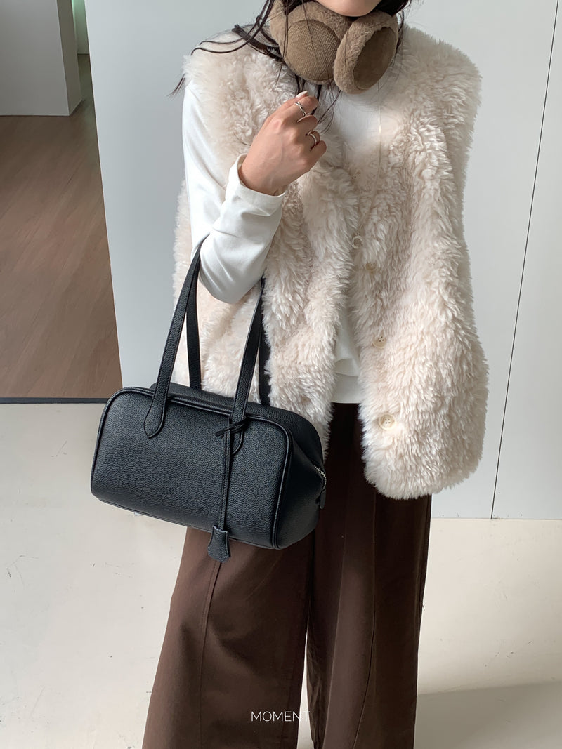 Bow shoulder bag