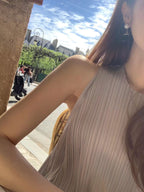 Round pleats sleeveless
