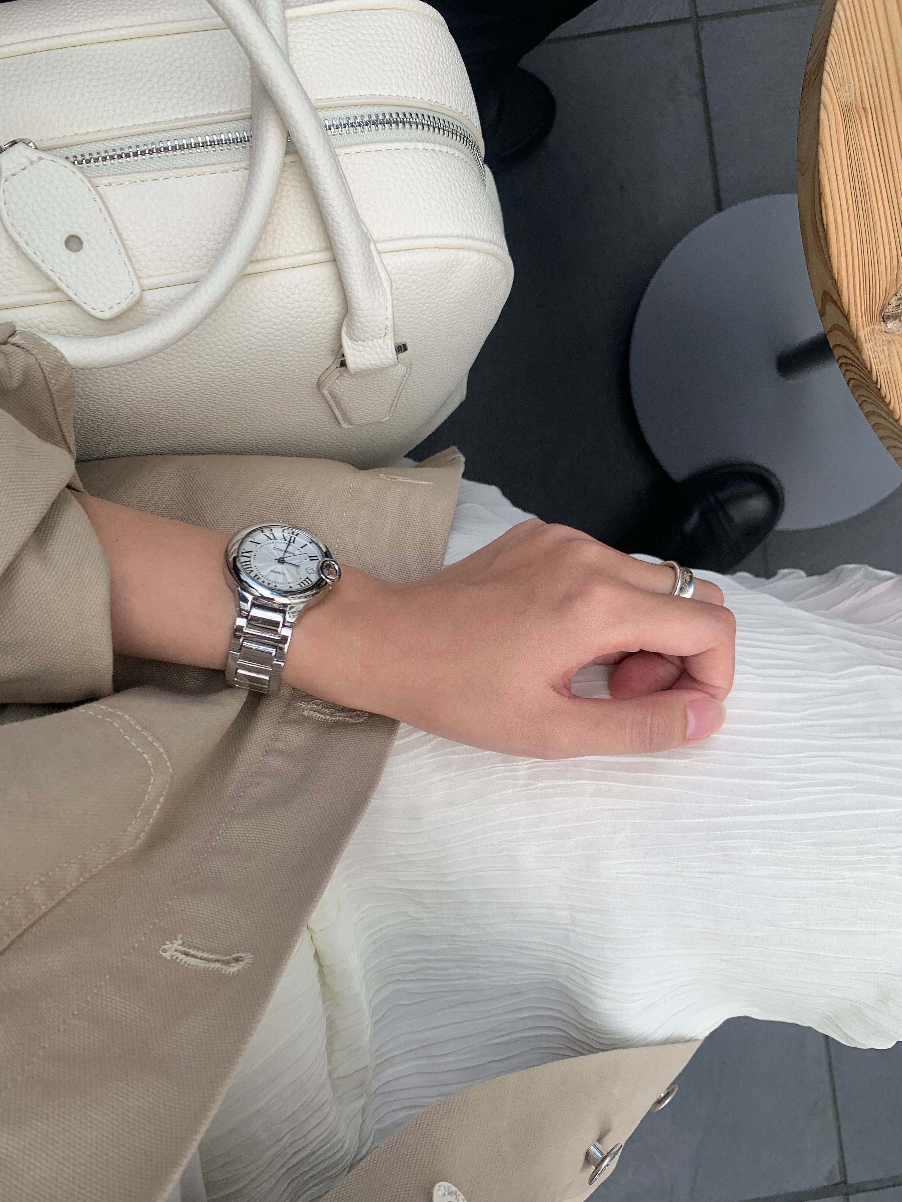 Classic round day watch