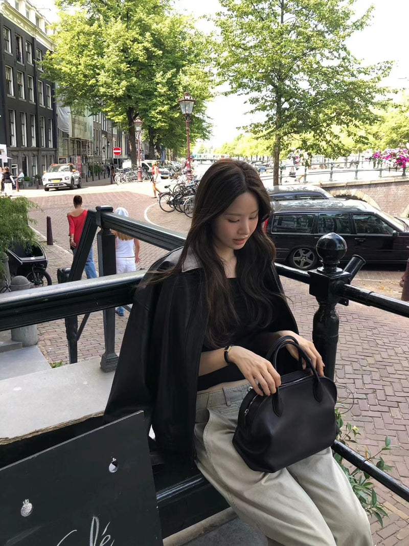 Le off-shoulder tee