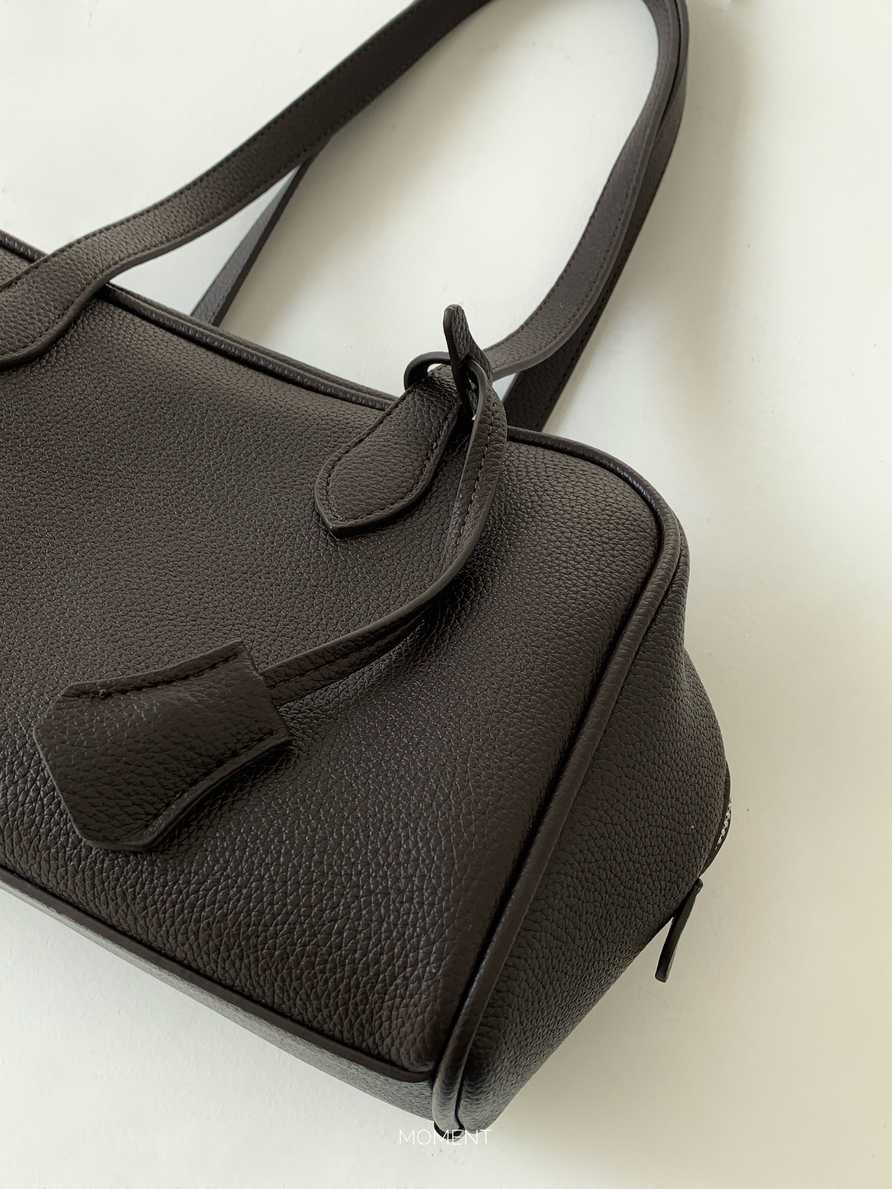 Bow shoulder bag