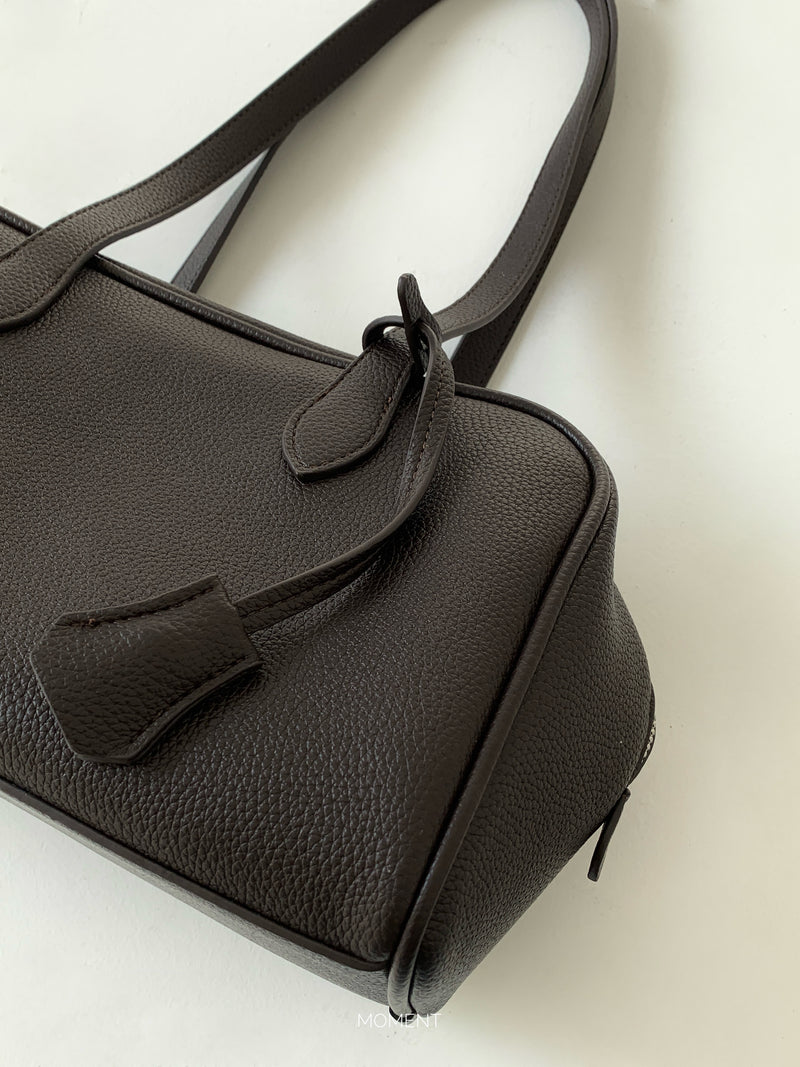 Bow shoulder bag