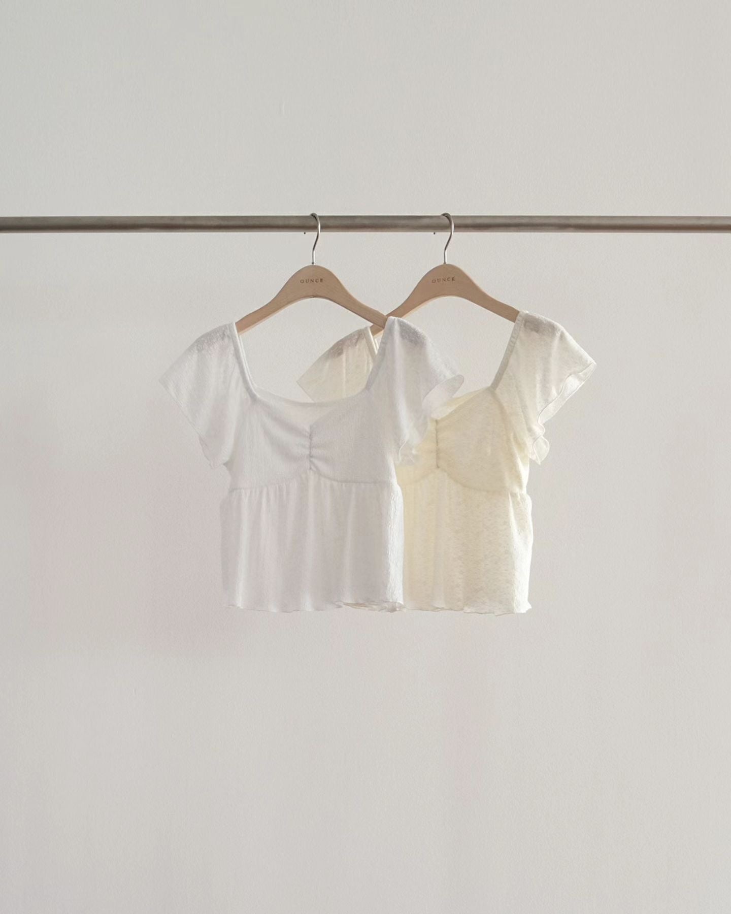 Lease shirring blouse