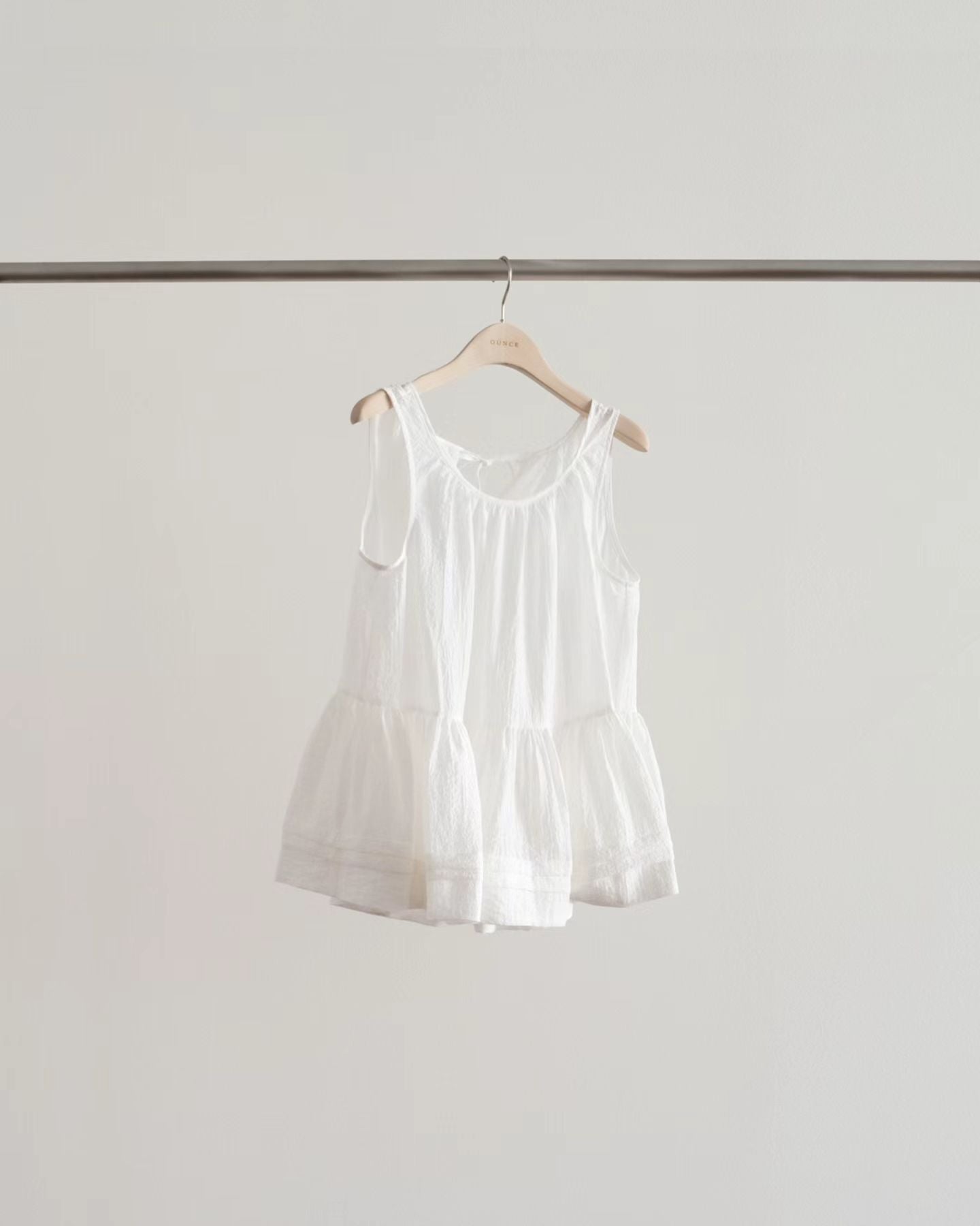 Pure shirring blouse