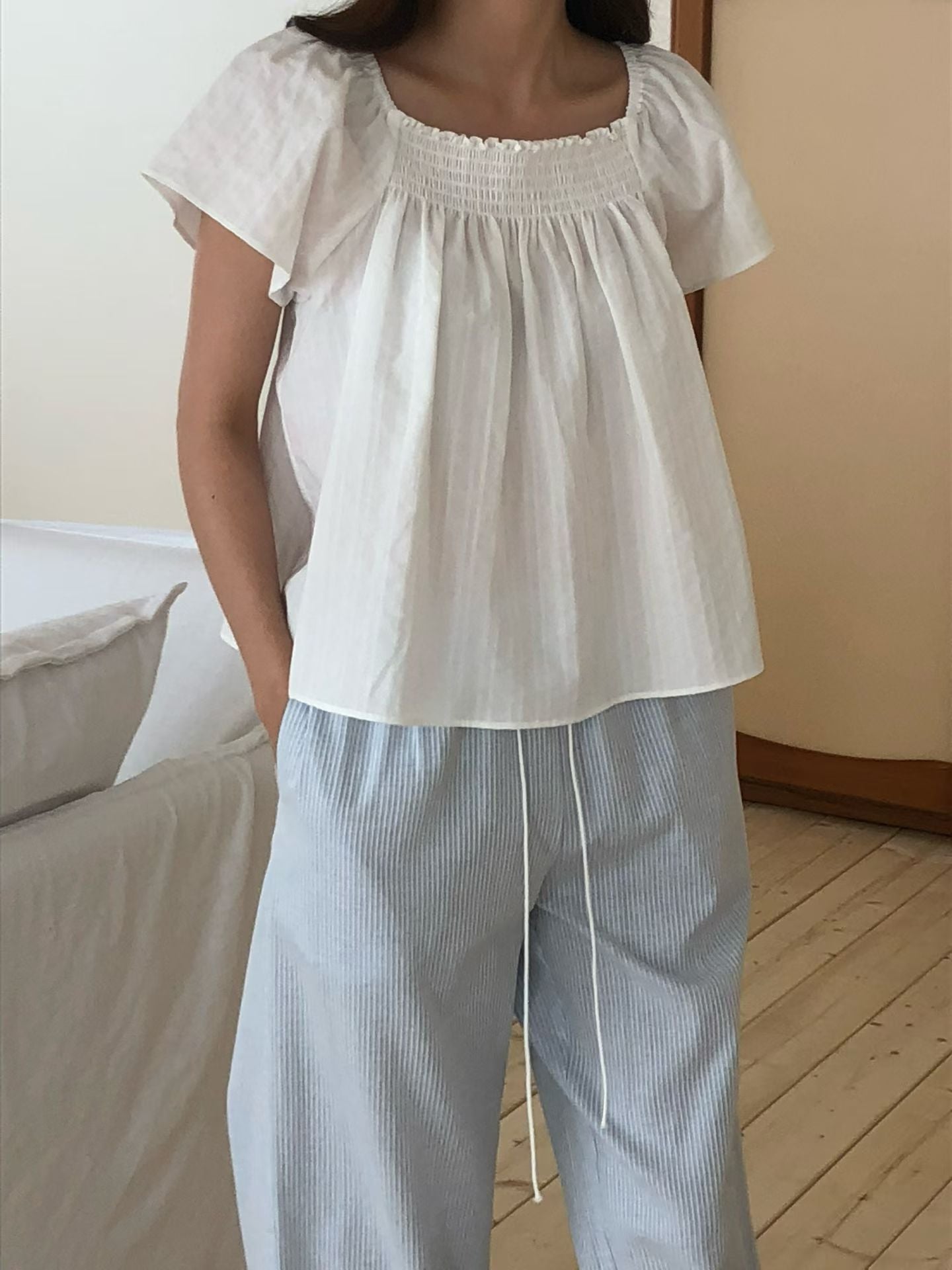 Shell shrring blouse