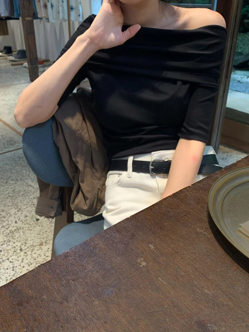 Le off-shoulder tee