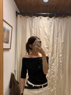 Le off-shoulder tee