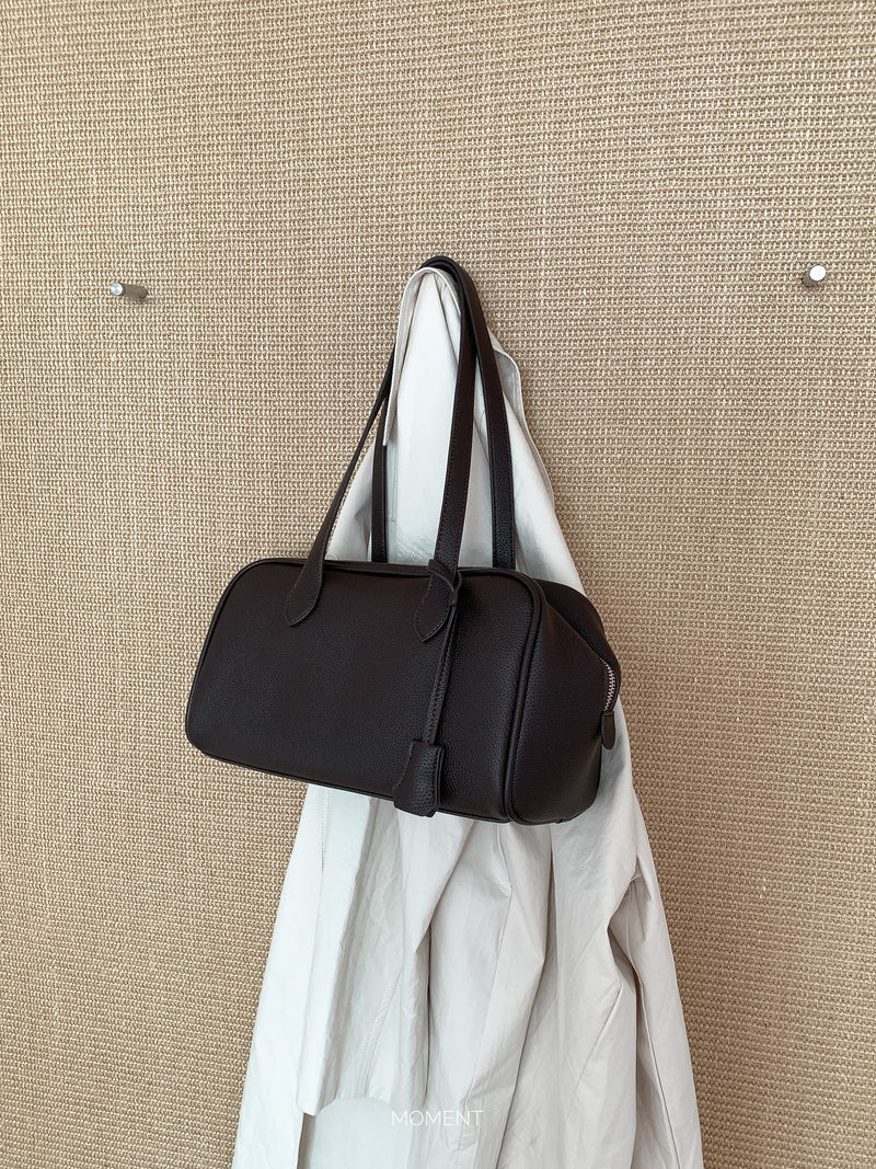 Bow shoulder bag
