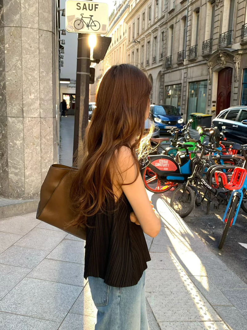 Round pleats sleeveless