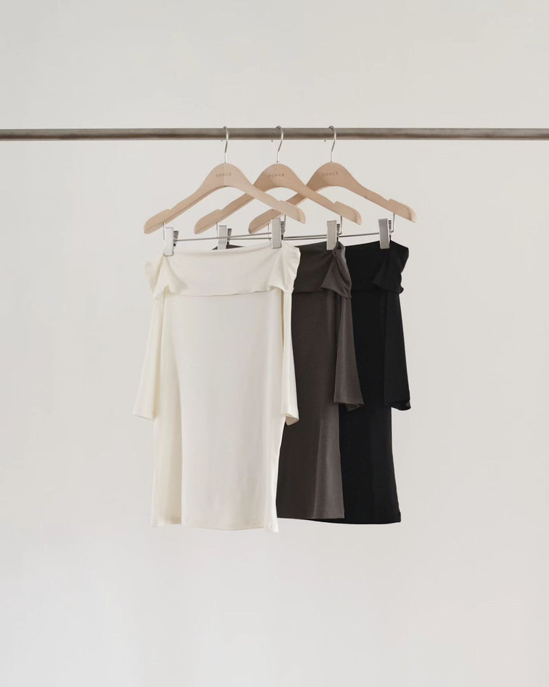Le off-shoulder tee