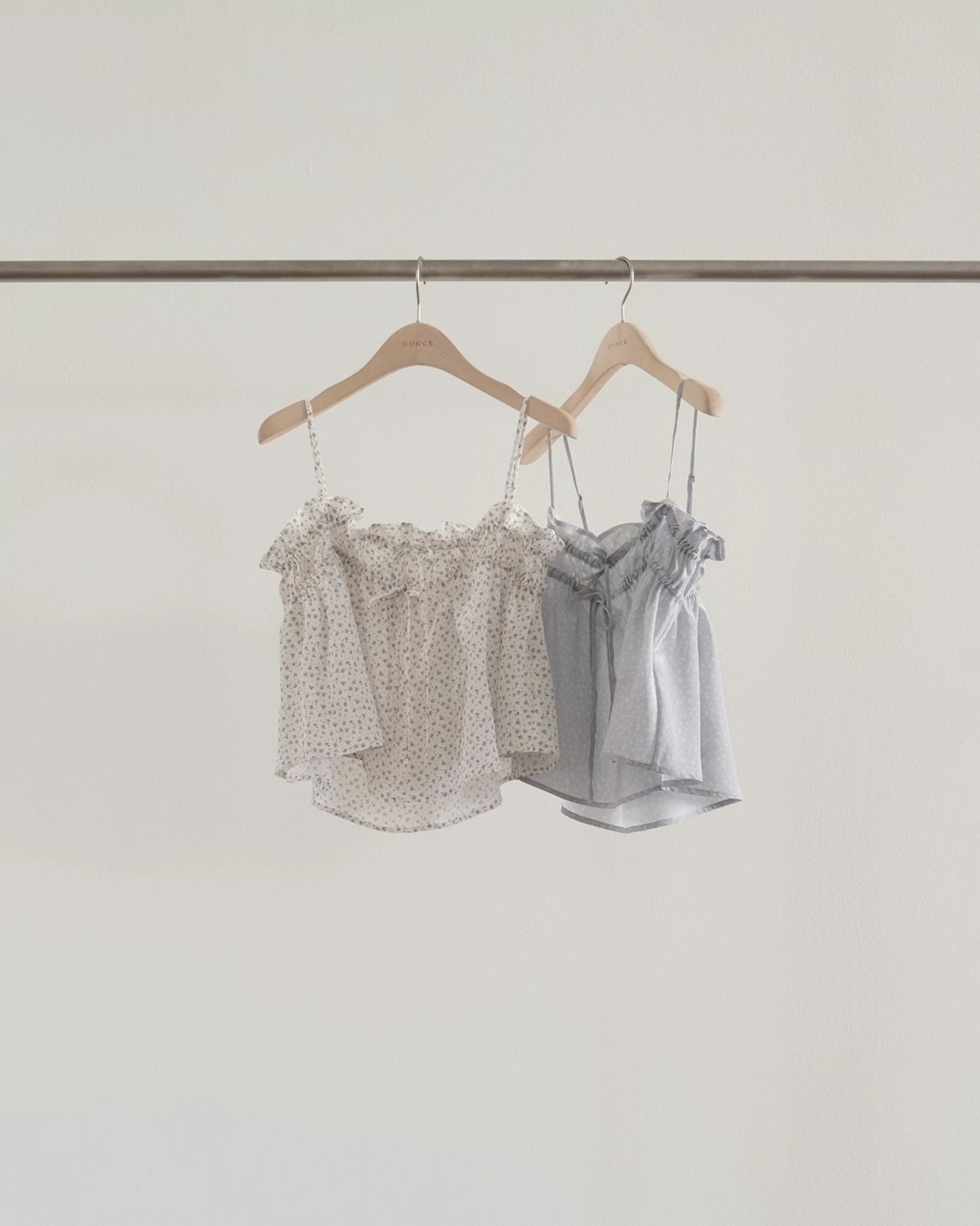 [Instock] Flower ribbon blouse (ivory)