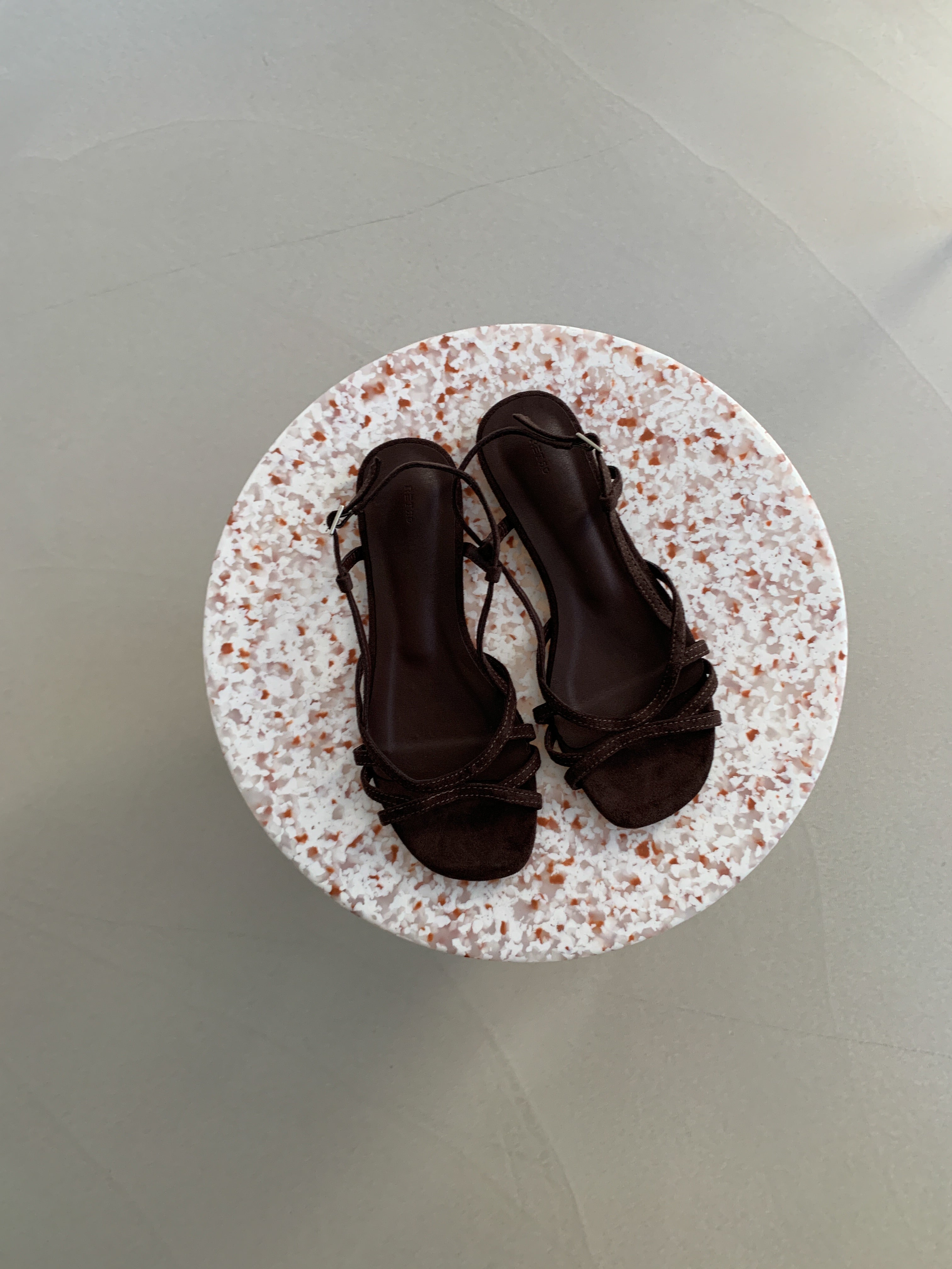 Nuance velvet line sandal