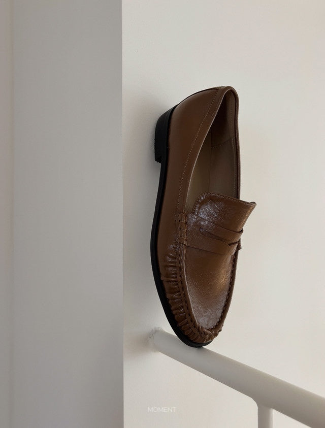 Glossy penny loafer