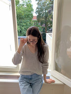 Lea v knit
