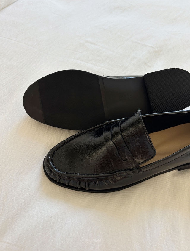 Glossy penny loafer