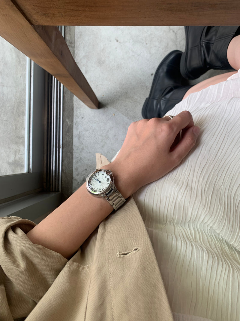 Classic round day watch