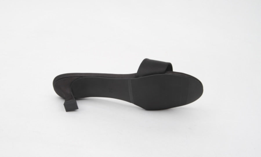 Satin mule